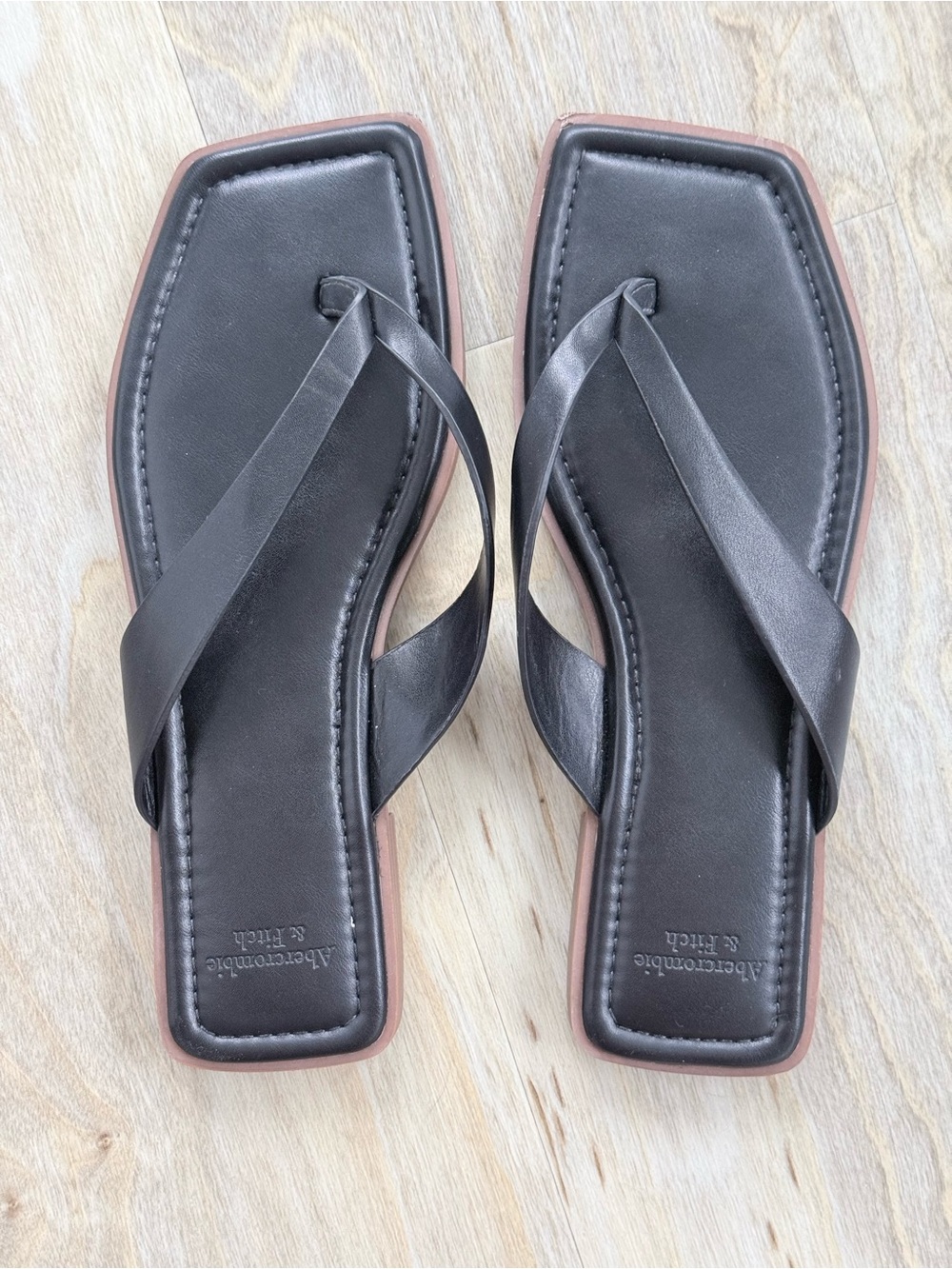 Abercrombie & Fitch Black Square-Toe Leather Thong Sandals with Brown Trim
